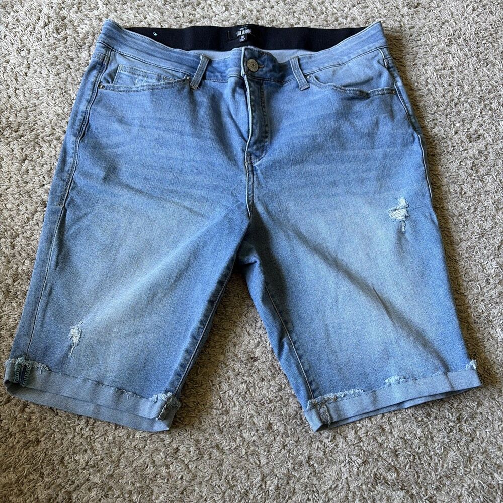 Lularoe Light blue Denim Bermuda Boyfriend Cuff Shorts Size 36 Stretch